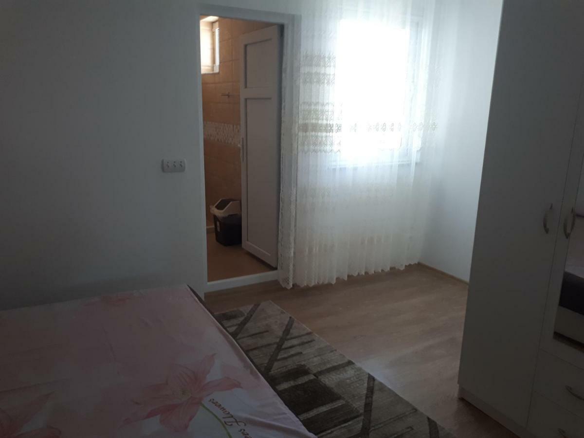 Tahiri Bellevue Apartments Улцинь Екстер'єр фото